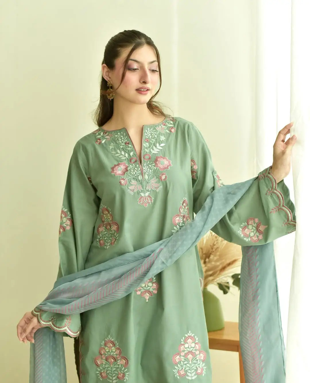 Naina Emb 3pc