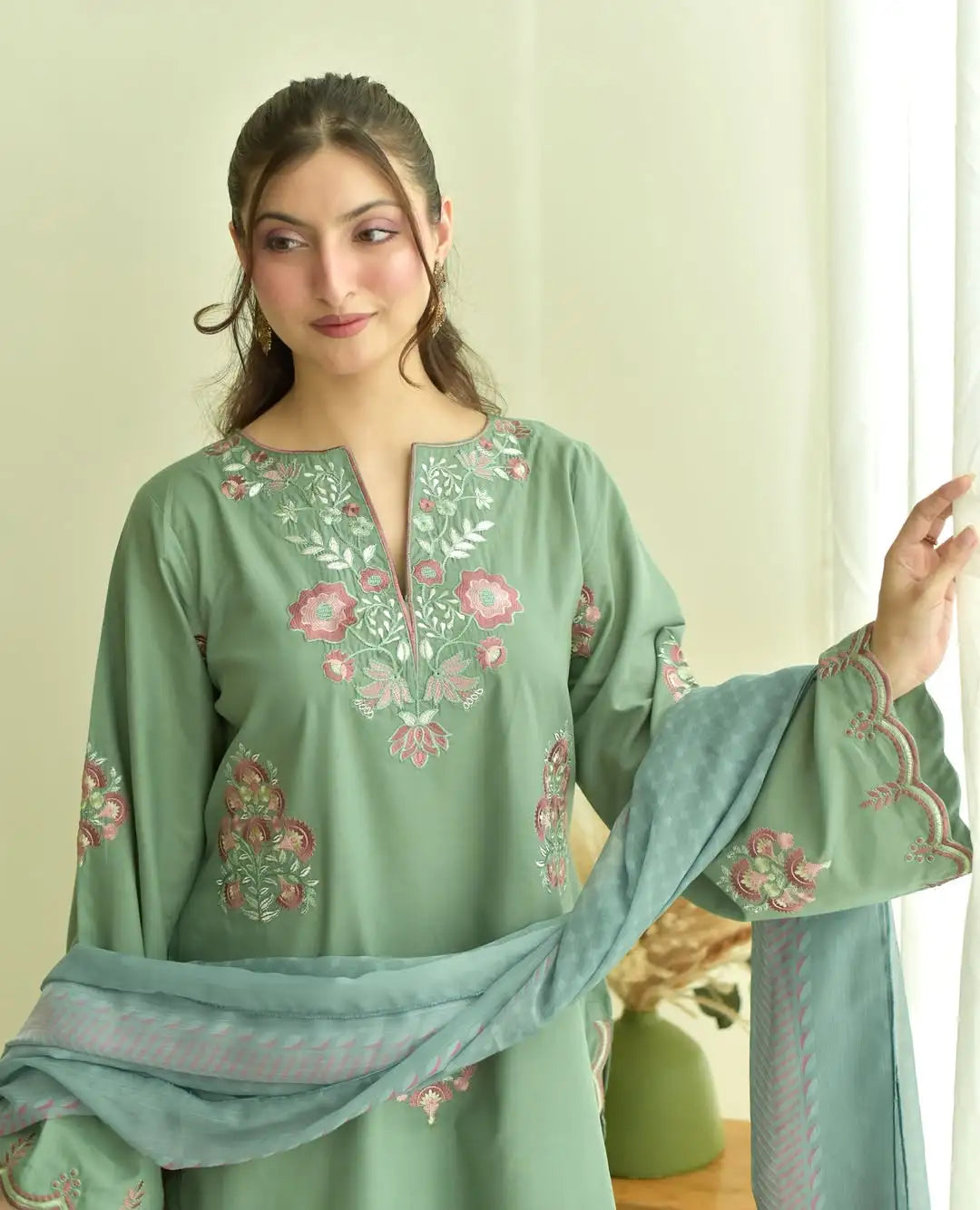 Naina Emb 3pc